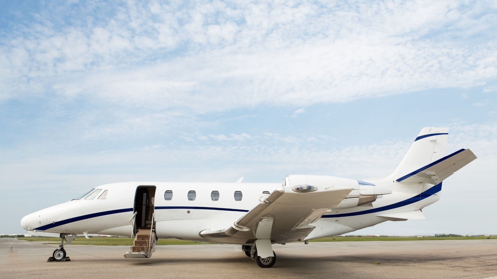 In-House vs. Outsourced Jet Management